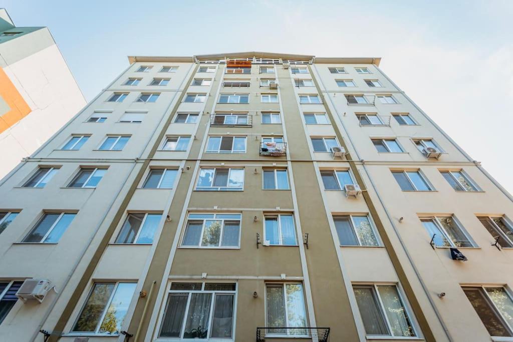 Rich Bunny Apartment Chisinau Bagian luar foto