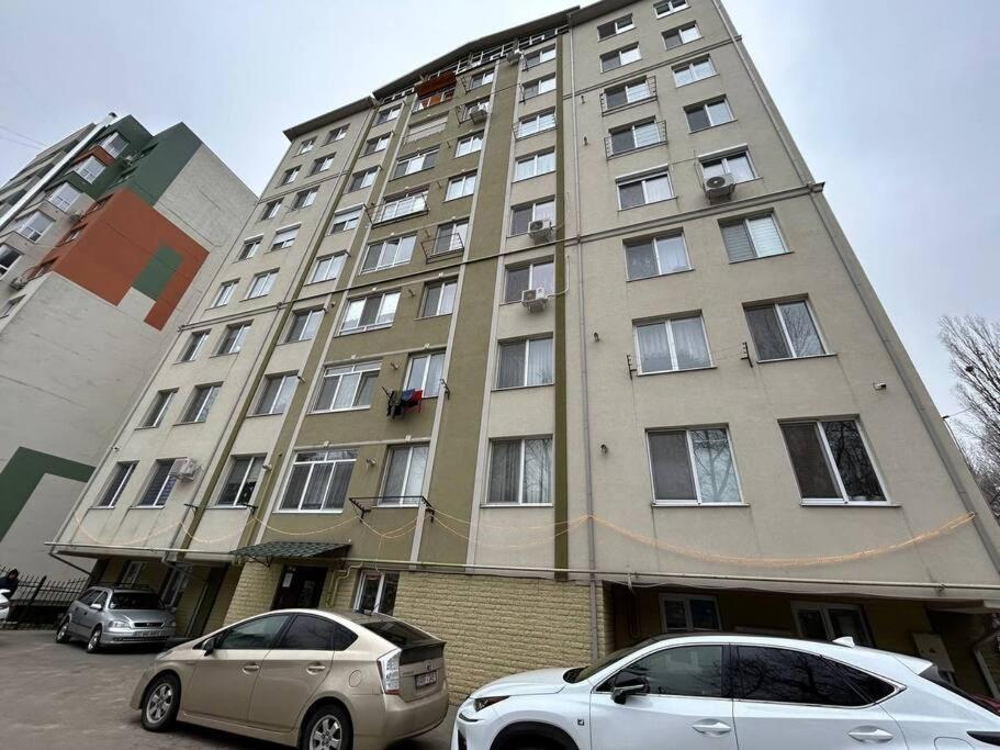 Rich Bunny Apartment Chisinau Bagian luar foto
